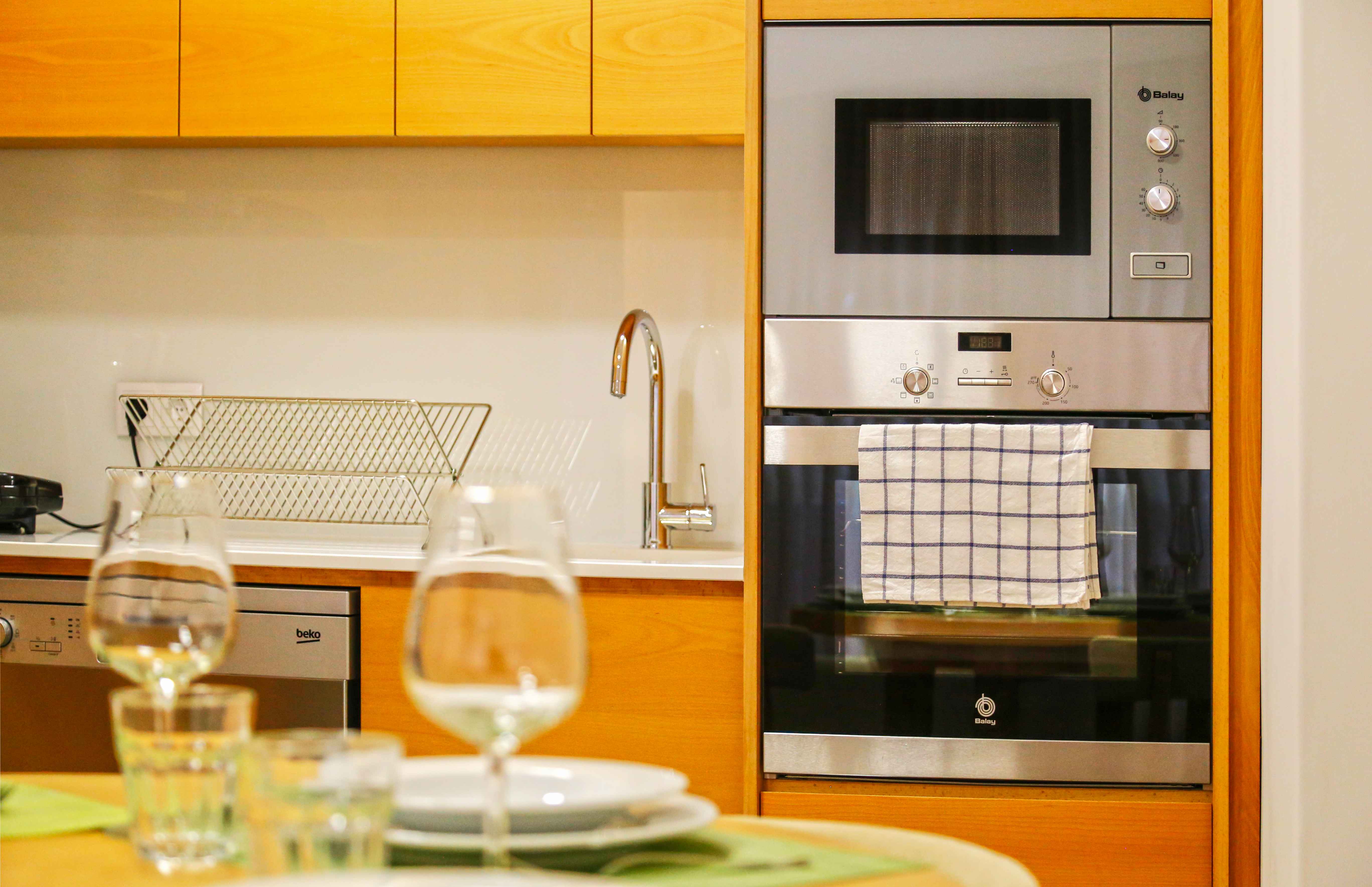 Book your private room with breakfast included, free Wi-Fi, a fully equipped kitchen, bathroom and laundry room. Offer only available upon availability and during weekdays.