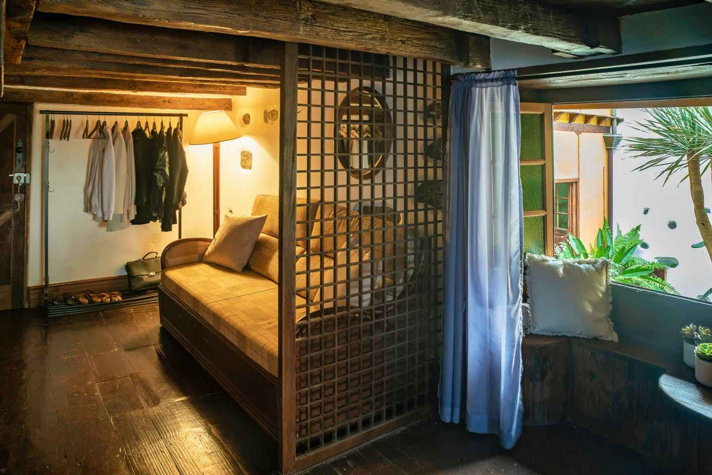 Private room  ·   Couple friendly  ·   Full bed  ·   Private bathroom
Cleaning · Closet/drawers · Kitchenette · Lock on door · TV · Wifi in room