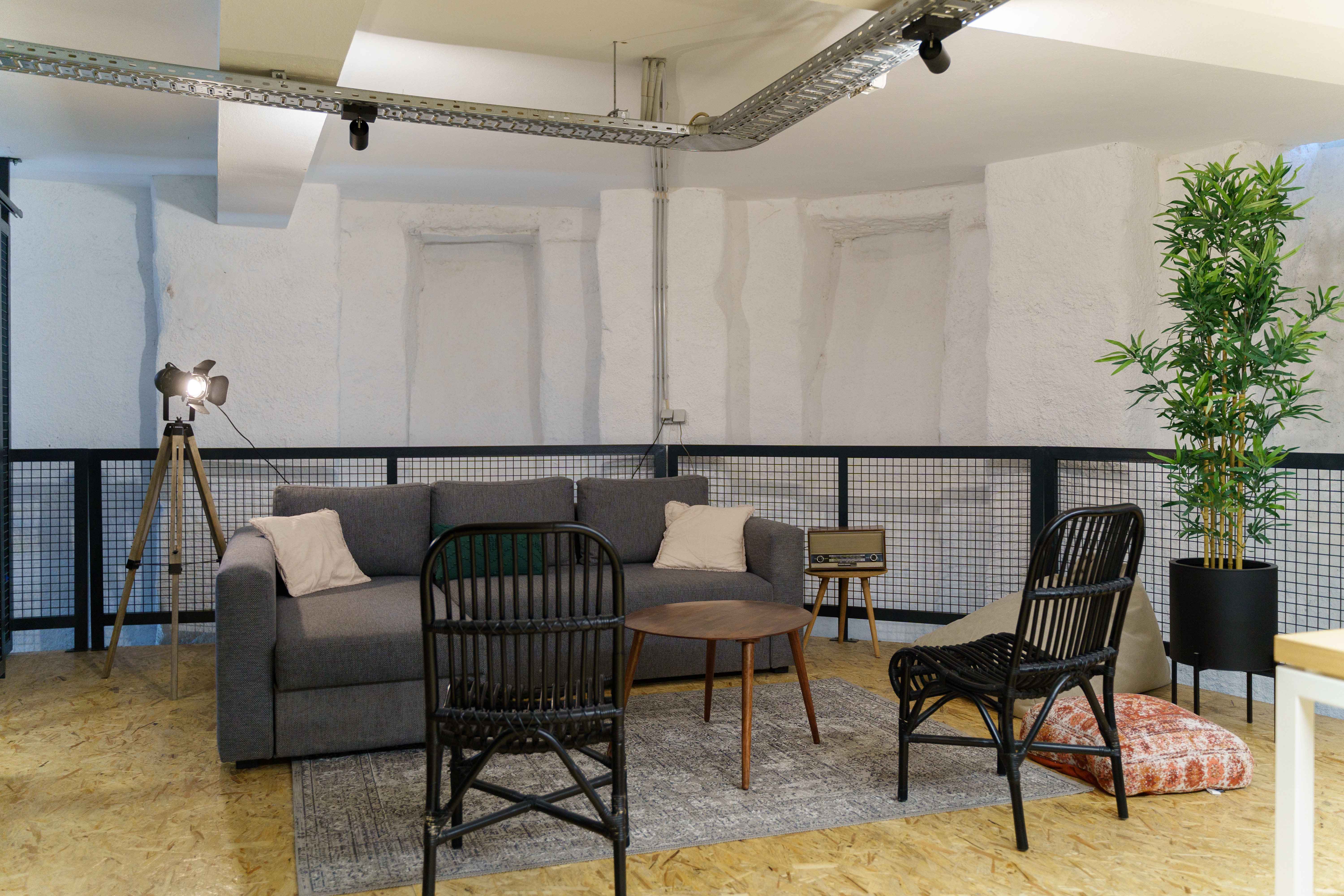 Vertical Coworking image 4