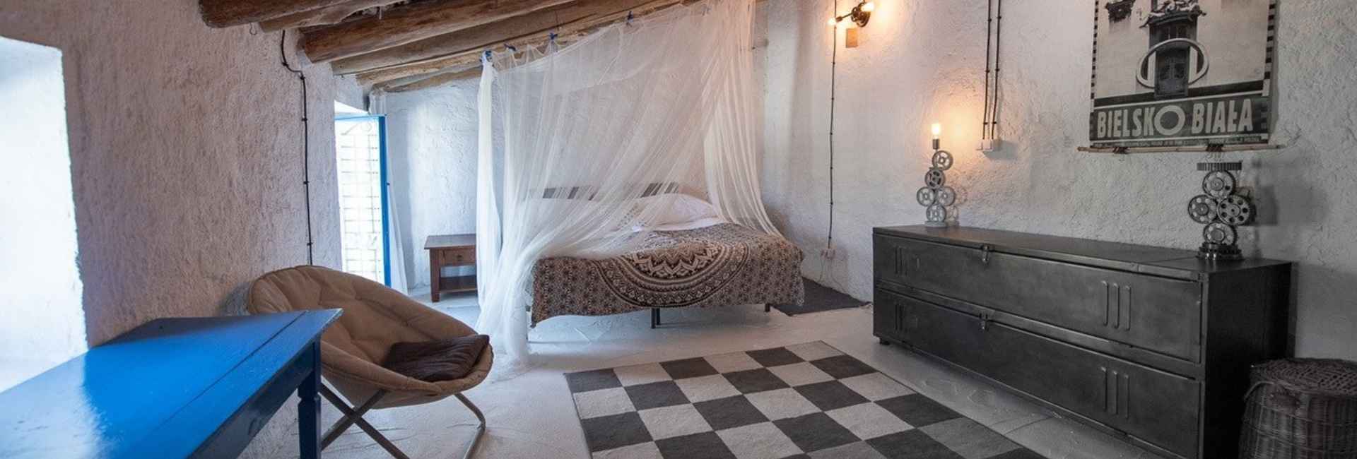 In restored 150-year-old buildings, we offer: an apartment for approximately 6 Residents (workshop spaces that we customize for individual).