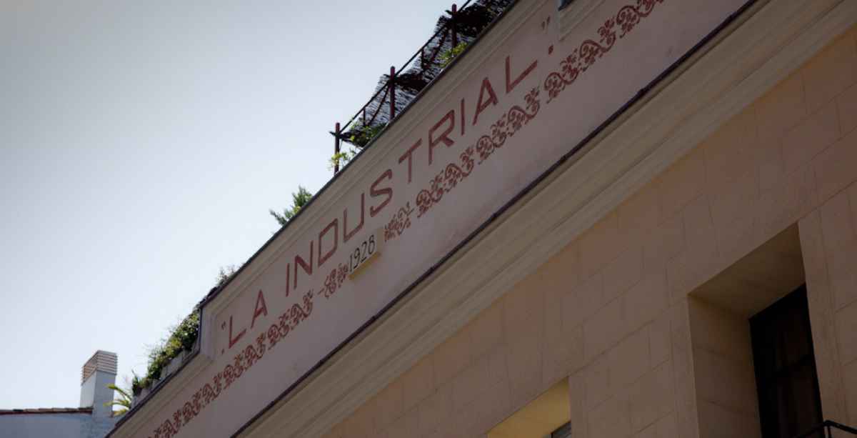 La Industrial cover image
